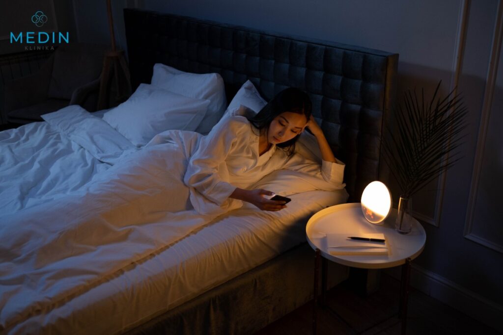 używanie telefonu przed snem