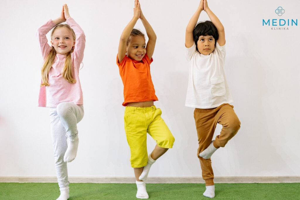 uśmiechnięte dzieci